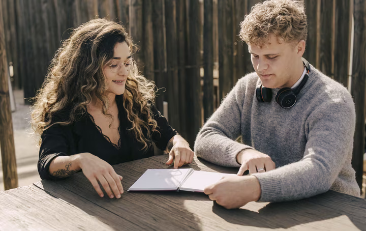 Intrum Brand People 046