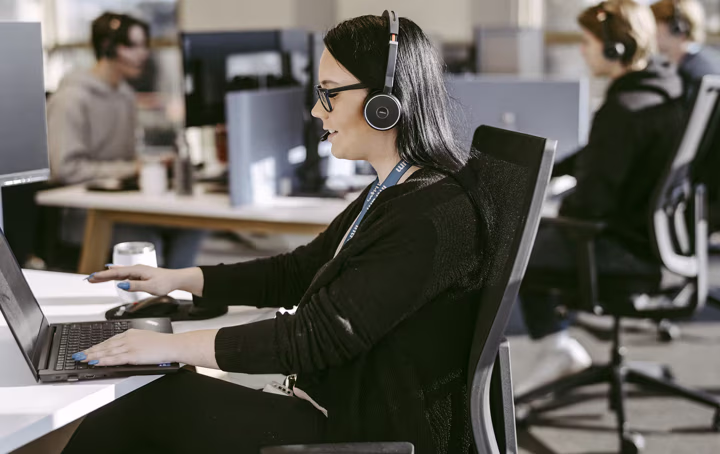 Intrum Brand People 038